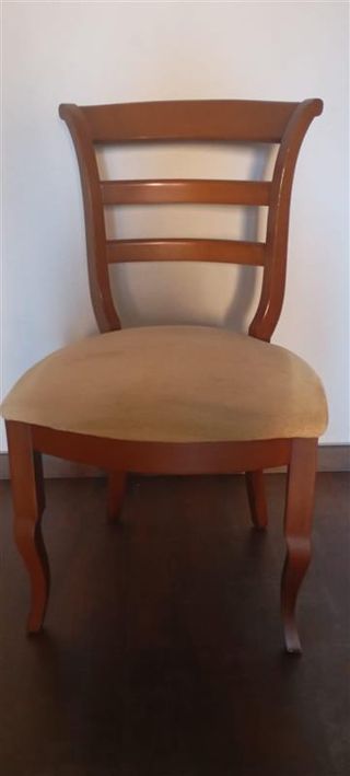 Conjunto de 4 sillas de madera y tela