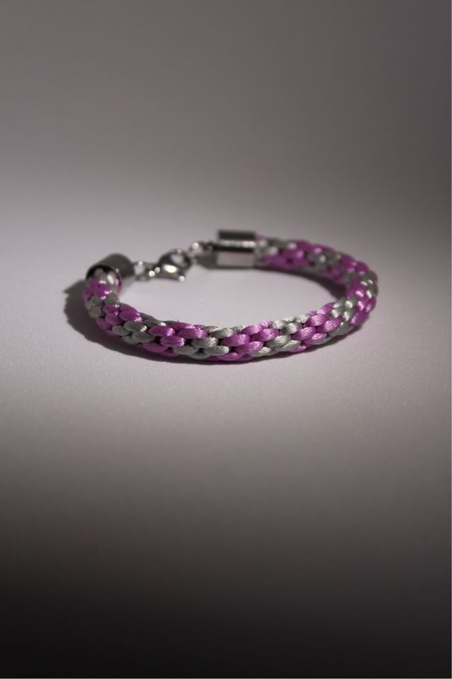 Pulsera trenzada rosa y plata