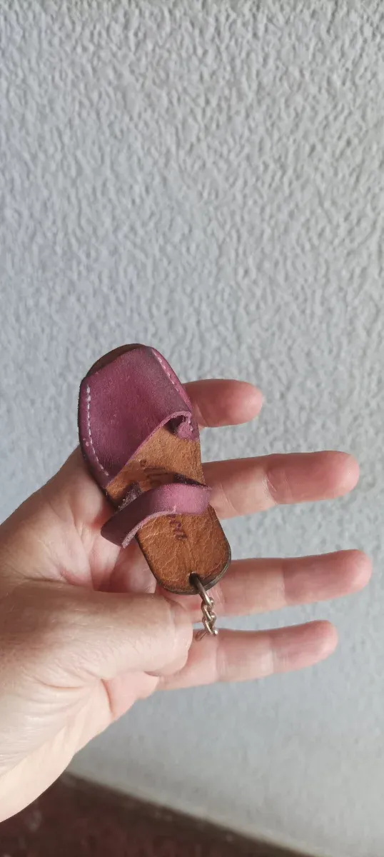 Llavero abarca menorquina cuero