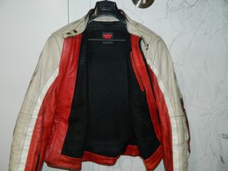 Chaqueta Dainese de Piel Roja y Blanca