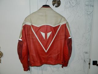 Chaqueta Dainese de Piel Roja y Blanca