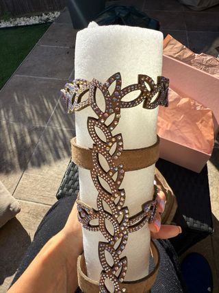 Sandalias romanas con pedrería Alma en Pena