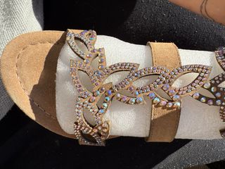 Sandalias romanas con pedrería Alma en Pena