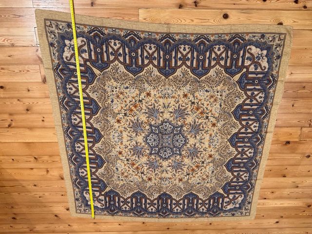 Chal Carolina Herrera Beige y Azul