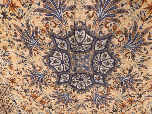 Chal Carolina Herrera Beige y Azul