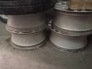 Llantas Renault 17 buen estado