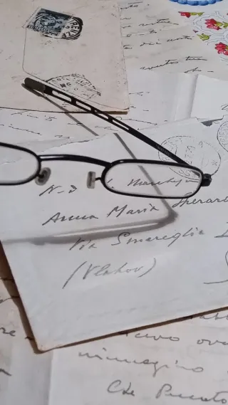 Occhialini vintage neri da collezione