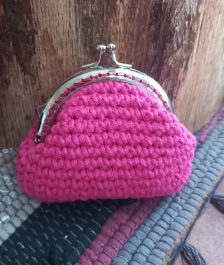 Monedero crochet rosa hecho a mano