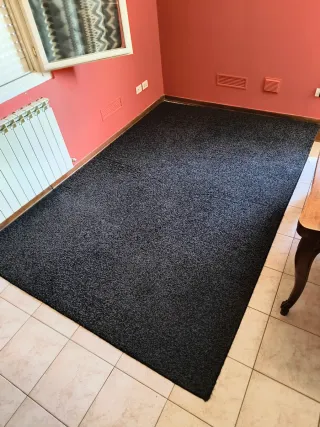 Tappeto moderno grigio scuro