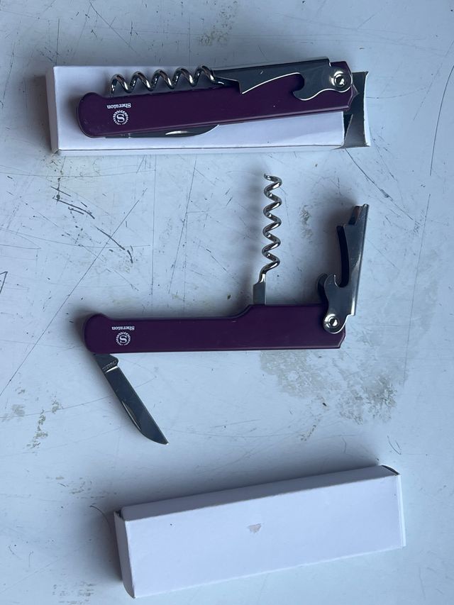 Sacacorchos  abre botellas,navaja Sheraton morado