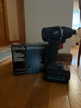 Atornillador de impacto Erbauer 18V Brushless