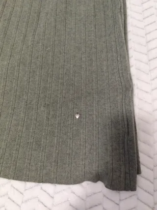 Falda de punto plisada verde oliva