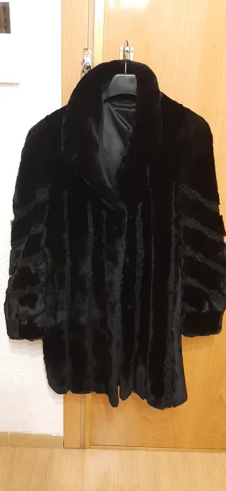 Abrigo negro astracán-muton