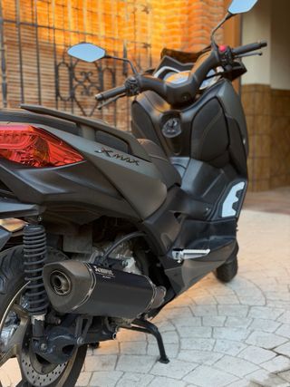 Yamaha X-Max 300 Tech Max