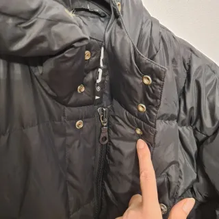 Piumino uomo nero con cappuccio