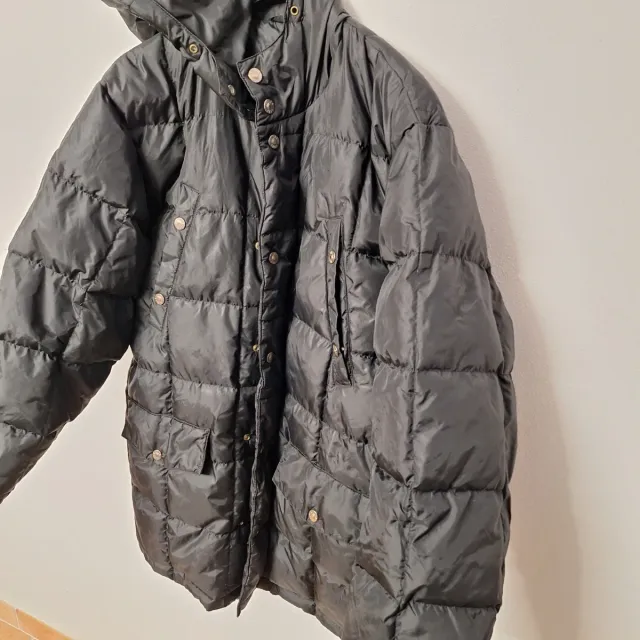 Piumino uomo nero con cappuccio