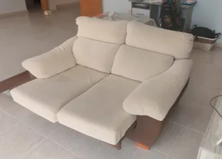 Sofá biplaza beige y marrón