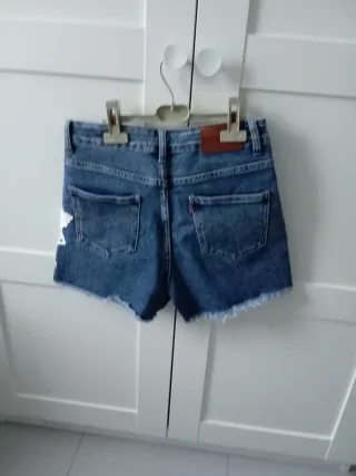 Pantalón corto vaquero con flores T.38