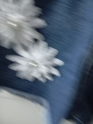 Pantalón corto vaquero con flores T.38