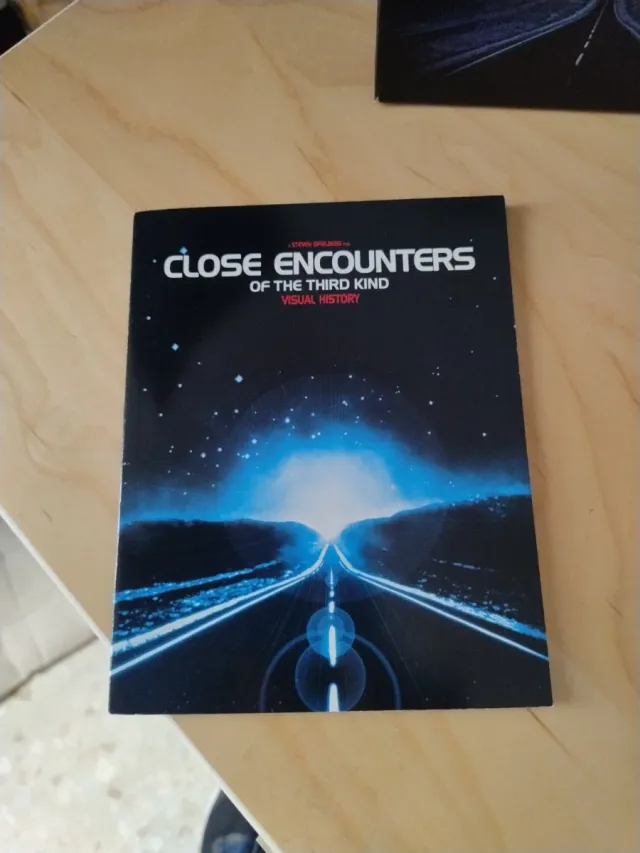 Encuentros Cercanos 3ª Fase Caja Luminosa.