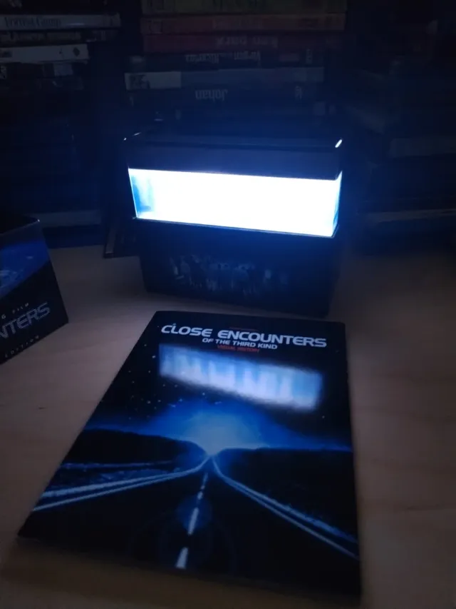 Encuentros Cercanos 3ª Fase Caja Luminosa.