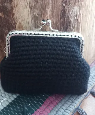 Monedero de crochet negro