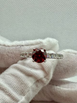 Anillo Moissanita Roja 1ct y Circonitas Plata
