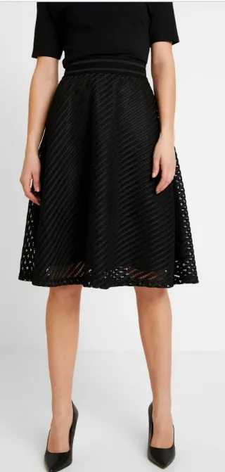 Falda JDY negra-Talla 36 y otra Talla 38