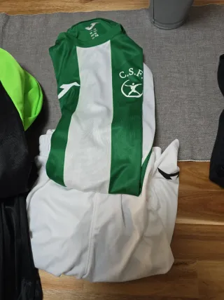 Equipación Fútbol C.S.F. Joma.
