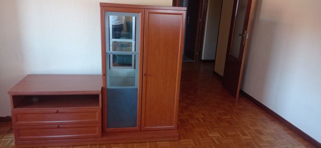 Mueble de salón madera y cristal