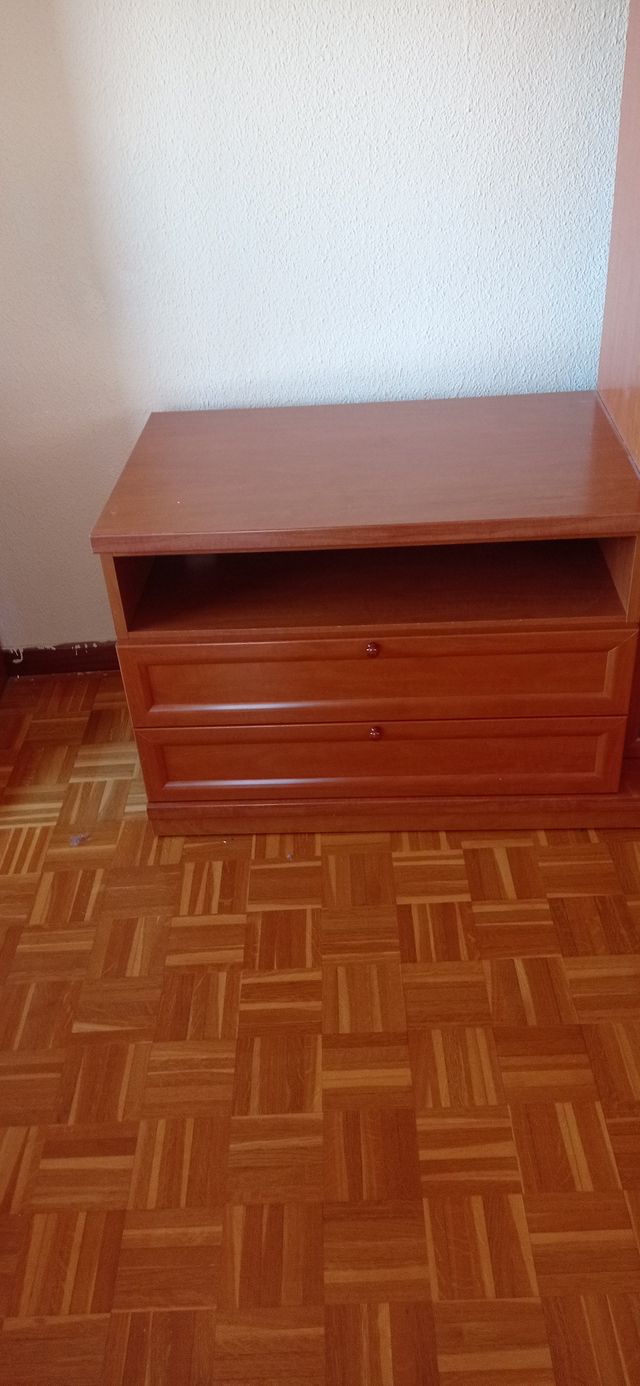 Mueble de salón madera y cristal