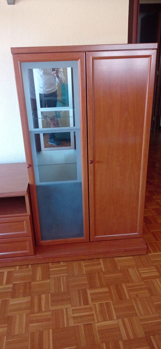 Mueble de salón madera y cristal