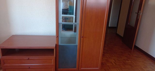 Mueble de salón madera y cristal