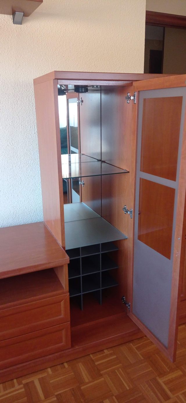 Mueble de salón madera y cristal