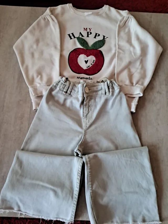 Conjunto de niña: pantalón y sudadera.