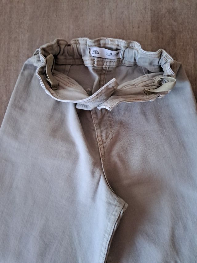 Conjunto de niña: pantalón y sudadera.