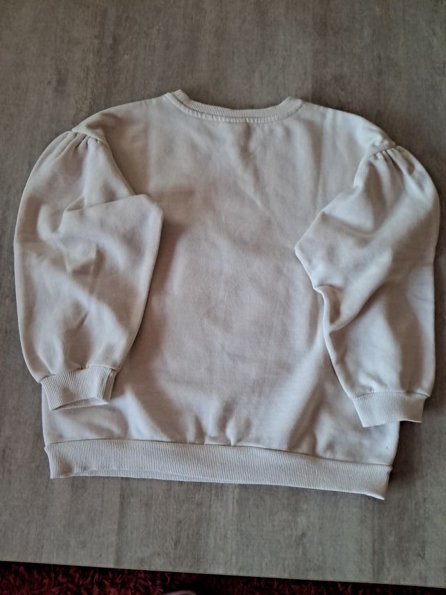 Conjunto de niña: pantalón y sudadera.