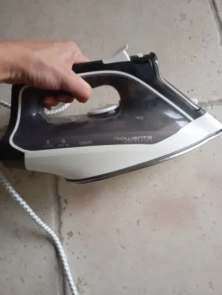 Ferro da stiro Rowenta 2200W nuovo