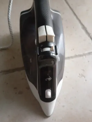 Ferro da stiro Rowenta 2200W nuovo