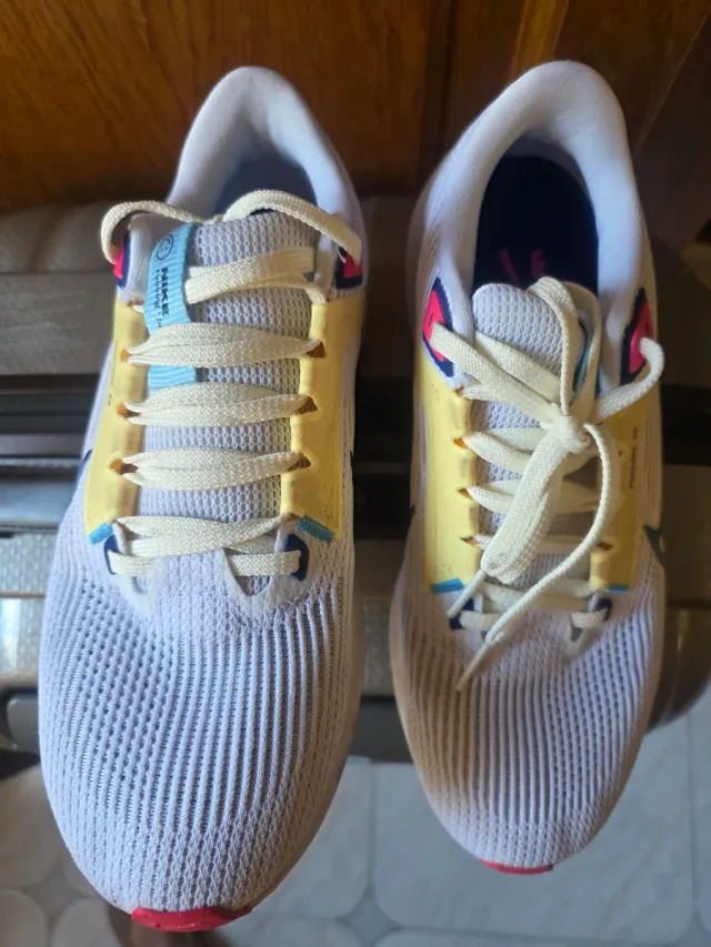 Nike Pegasus 40 Zapatillas Blancas y Amarillas