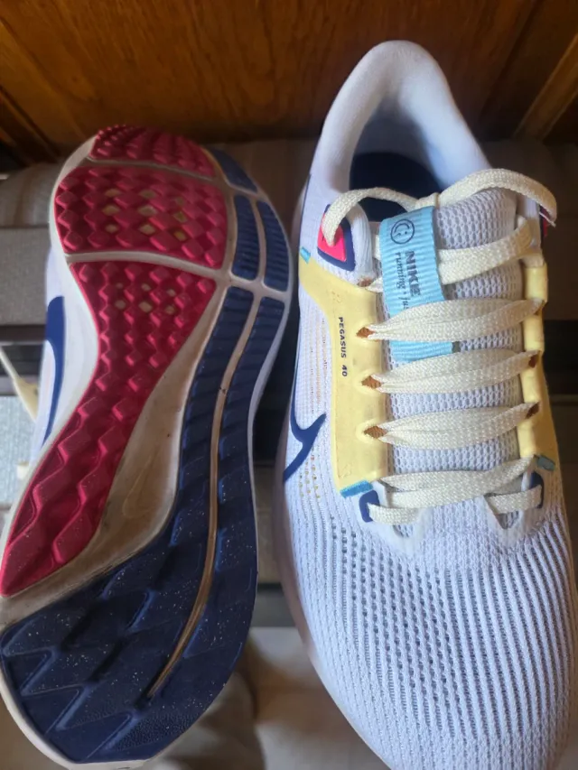 Nike Pegasus 40 Zapatillas Blancas y Amarillas