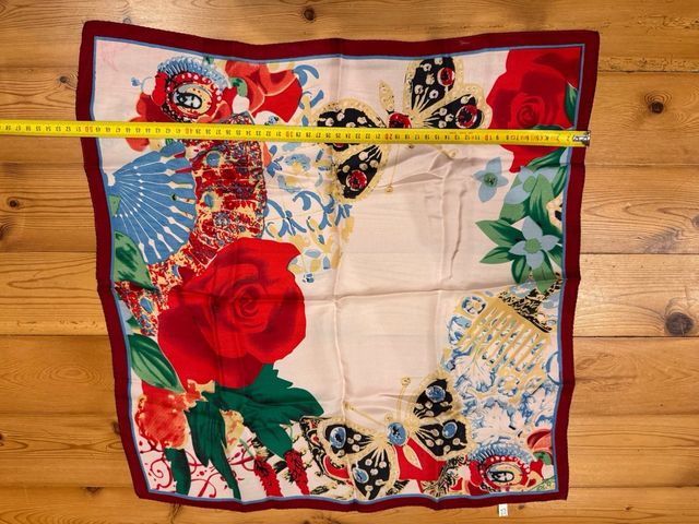 Pañuelo seda pequeño estampado flores y mariposas