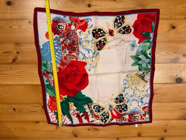 Pañuelo seda pequeño estampado flores y mariposas