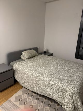 Habitación de matrimonio gris