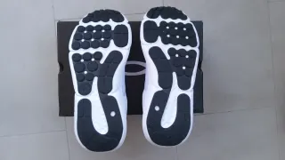 UNDER ARMOUR - talla 42