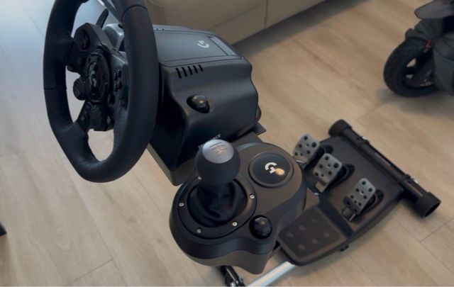 Volante Logitech G923 PS5 + Soporte