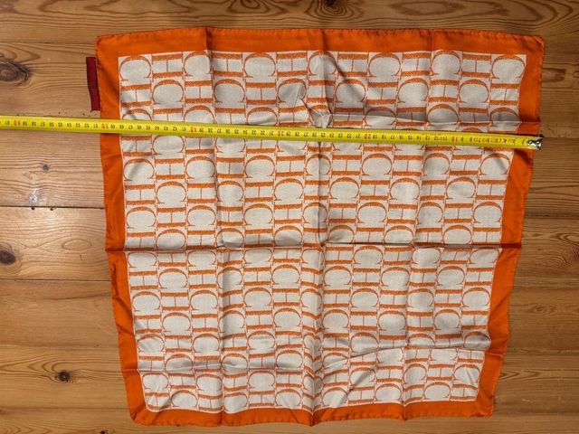 Pañuelo Carolina Herrera Naranja y Blanco