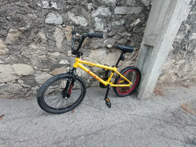 Bicicleta BMX Amarilla GT