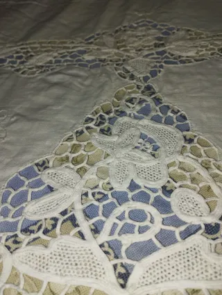 Tovaglia artigianale in lino ricamato + tovaglioli