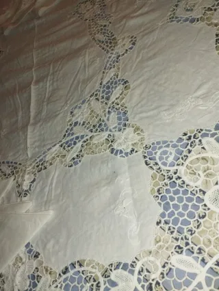 Tovaglia artigianale in lino ricamato + tovaglioli